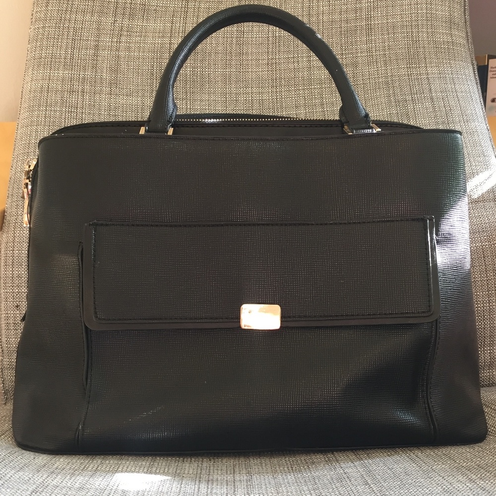 Black vegan leather hand bag!